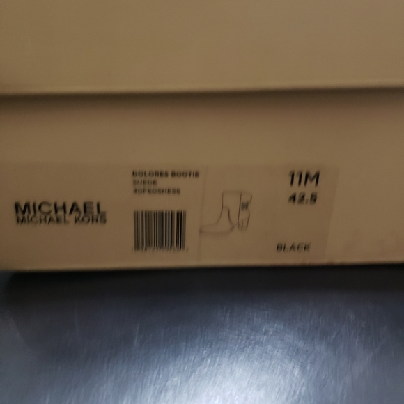 Michael Kors Dolores Back Stretch Mid Calf - Picture 6 of 6